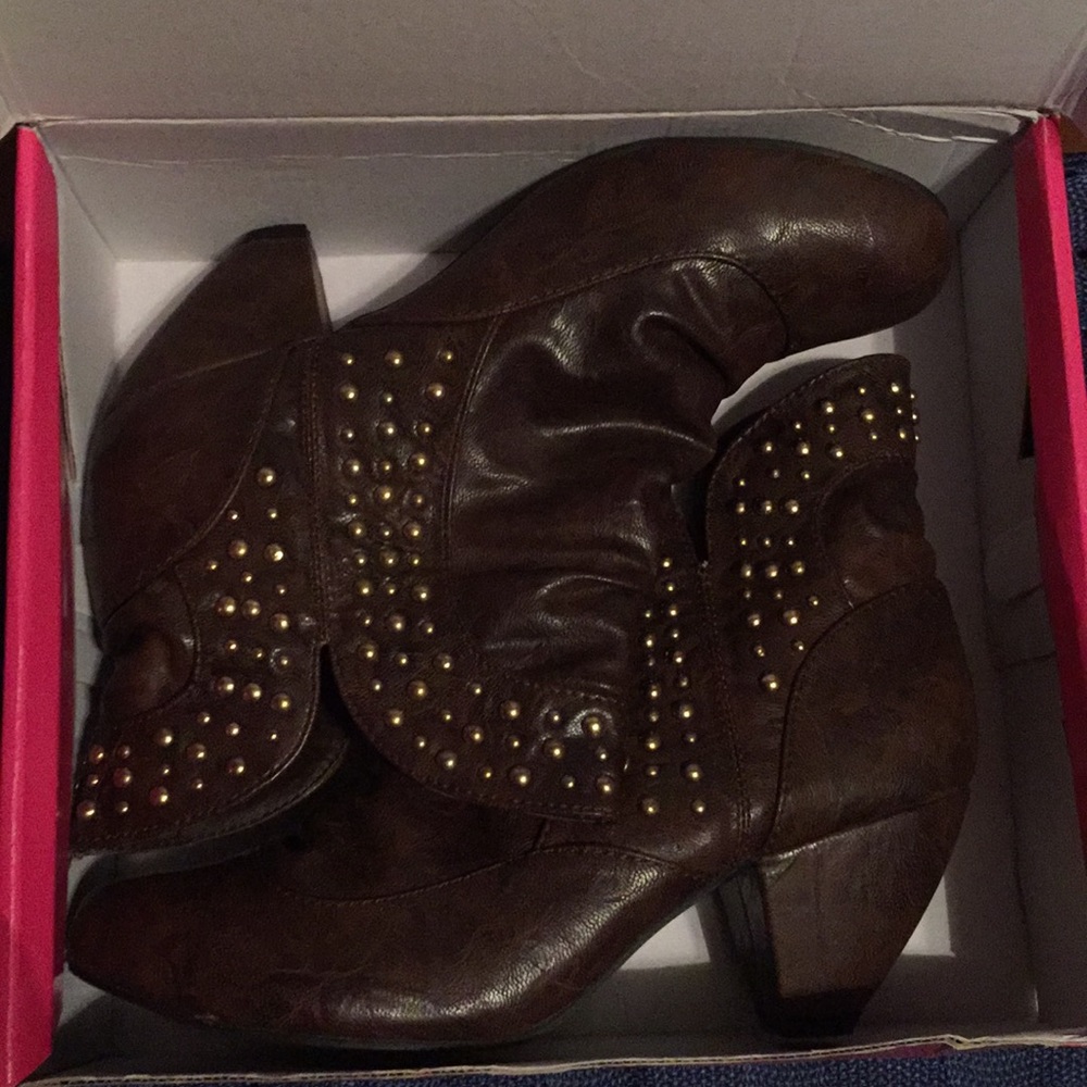 Booties size 9 pastry brand nwot